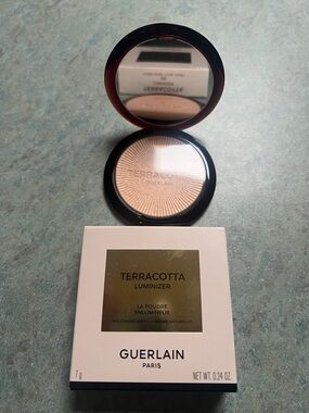 GUERLAIN Terracotta Luminizer Powder - in shade 00 cool Ivory